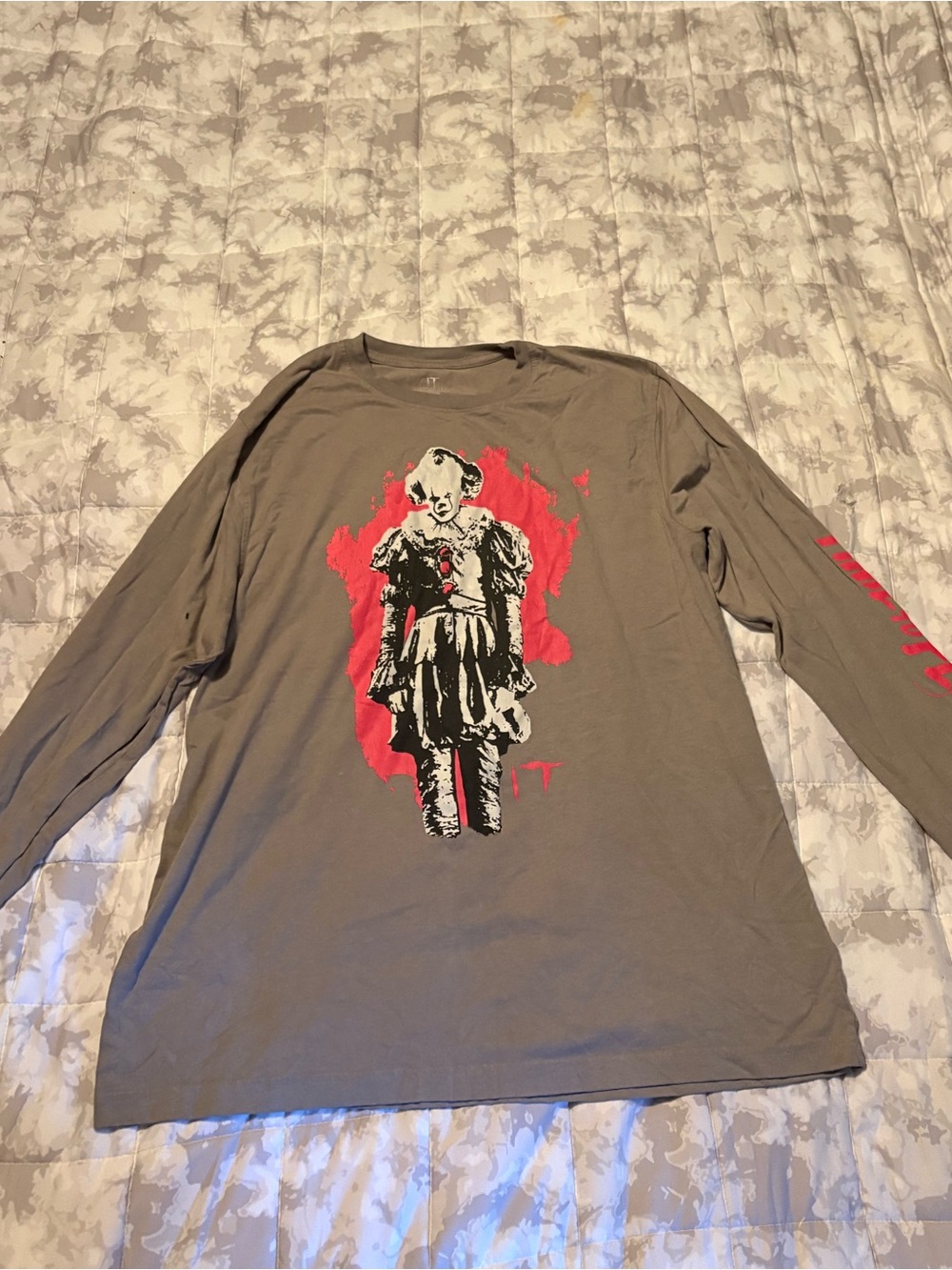 IT men’s size 2xl xxl long sleeve graphic top